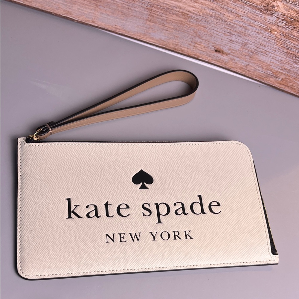 NWT Kate Spade Lucy Colorblock Embossed Ivory and Black Wristlet MSRP $149.00 - Picture 3 of 14
